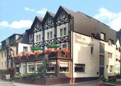 Hotel Zur Winzergenossenschaft แอนสท์ ภายนอก รูปภาพ