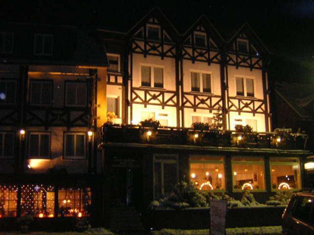 Hotel Zur Winzergenossenschaft แอนสท์ ภายนอก รูปภาพ