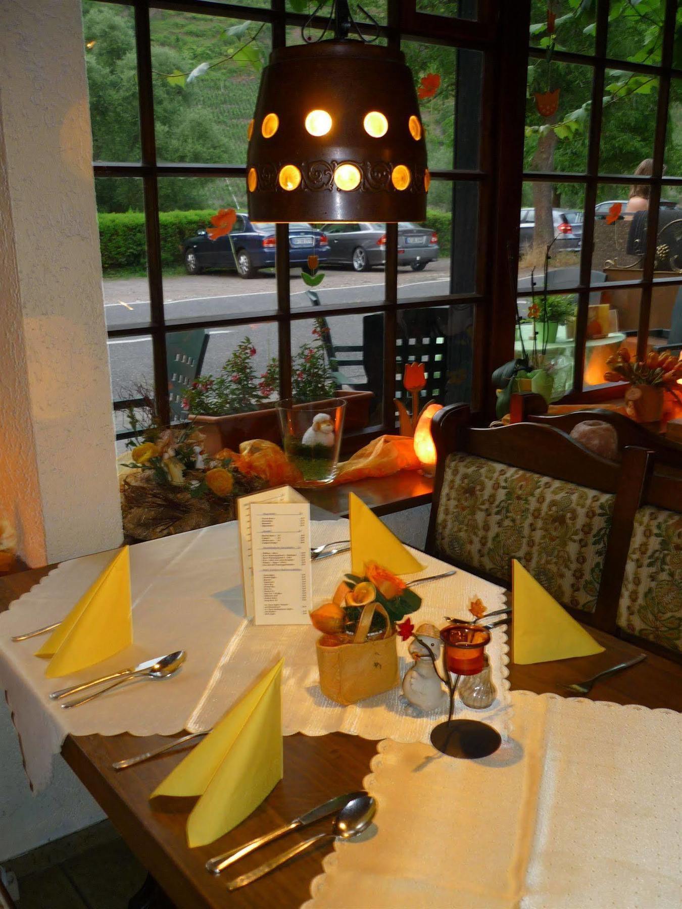 Hotel Zur Winzergenossenschaft แอนสท์ ภายนอก รูปภาพ